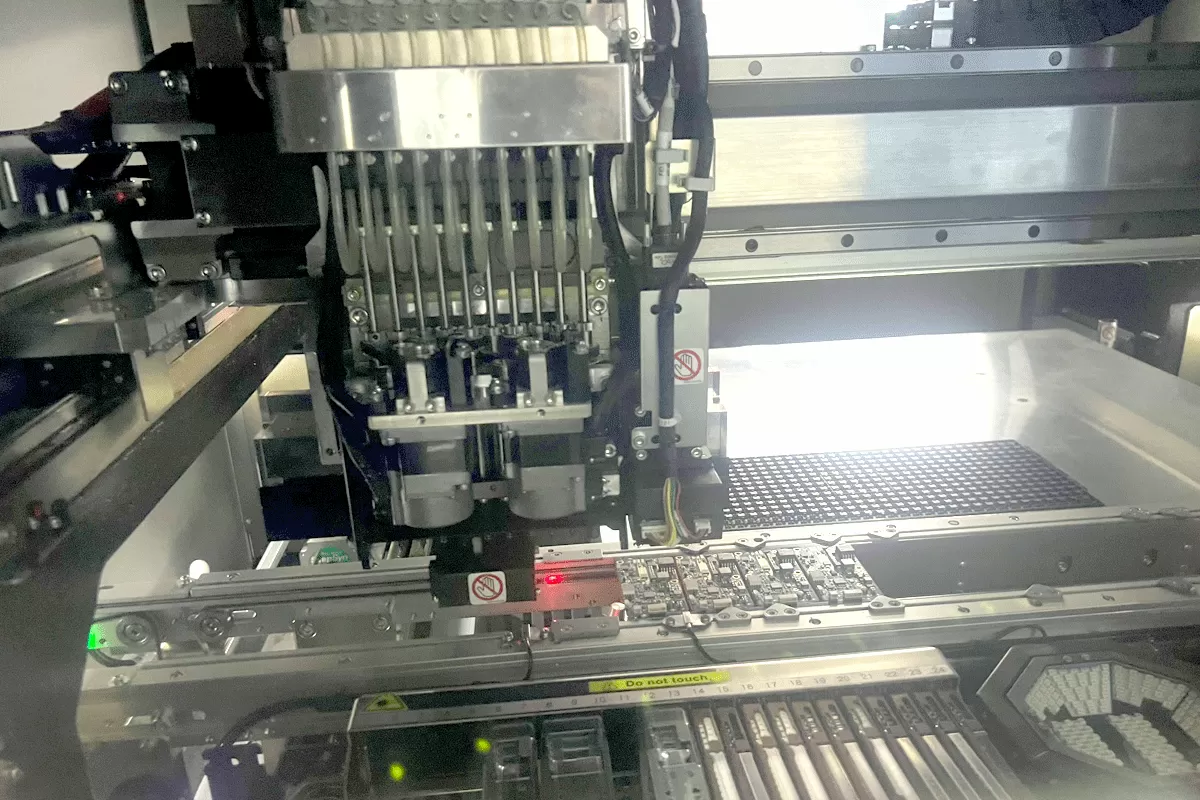 High-Speed Chip Shooter &mdash; SM471/481PLUS